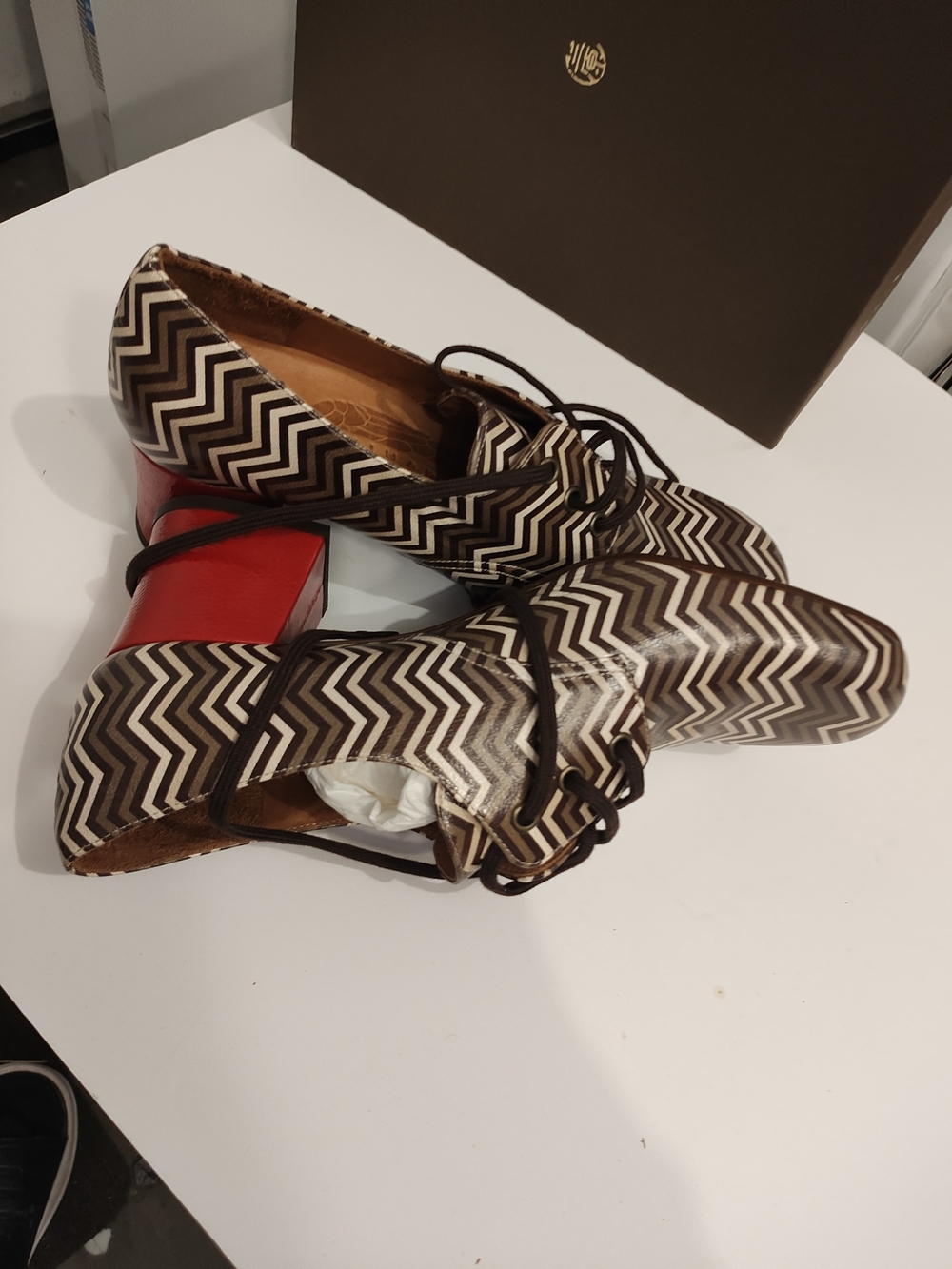 Chie Mihara Chevron Lace-Up Oxfords in Brown and Cream - Picture 4 of 16